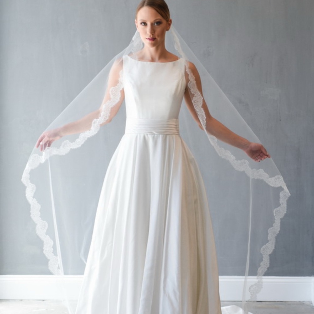 Elegant White Wedding Dress with Lace Veil